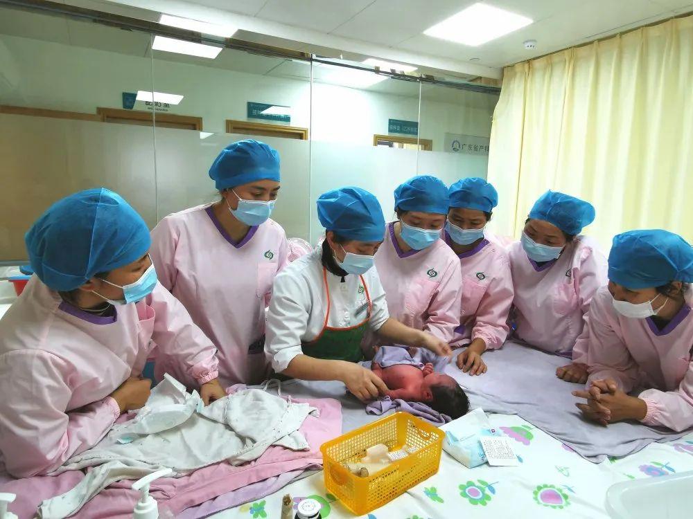 丹巴县妇婴监护型护送